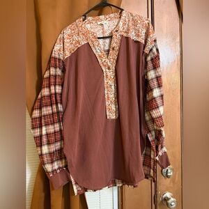 Easel top size medium, light and comfy.